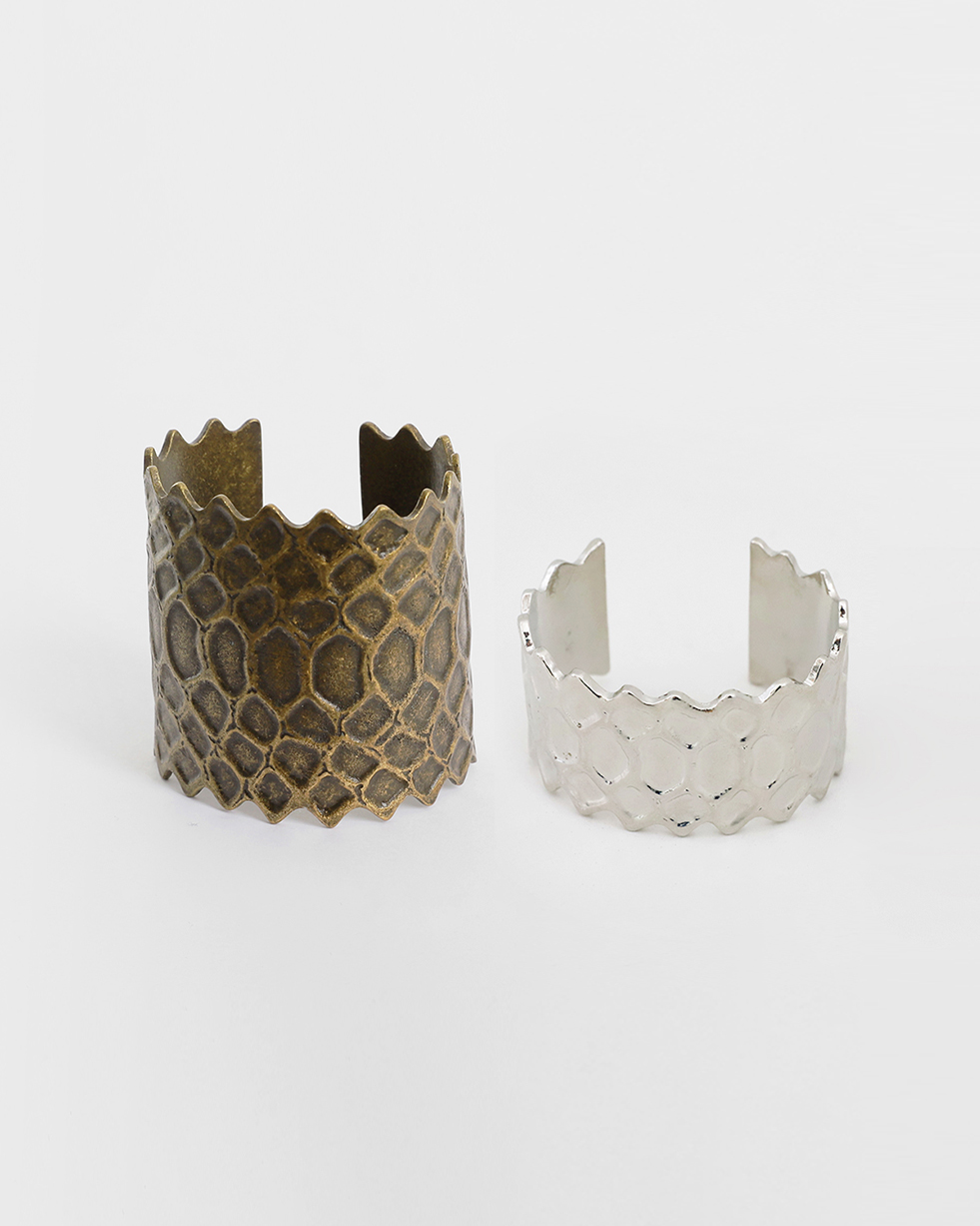 python embbossed cuff set