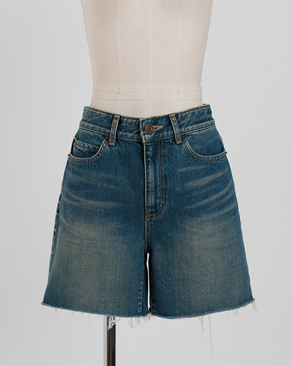 vintage denim shorts<br> (1 color)